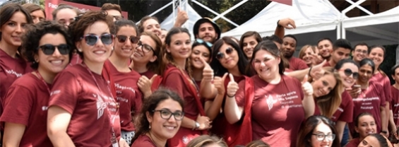 Group of students all wearing Sapienza shirts